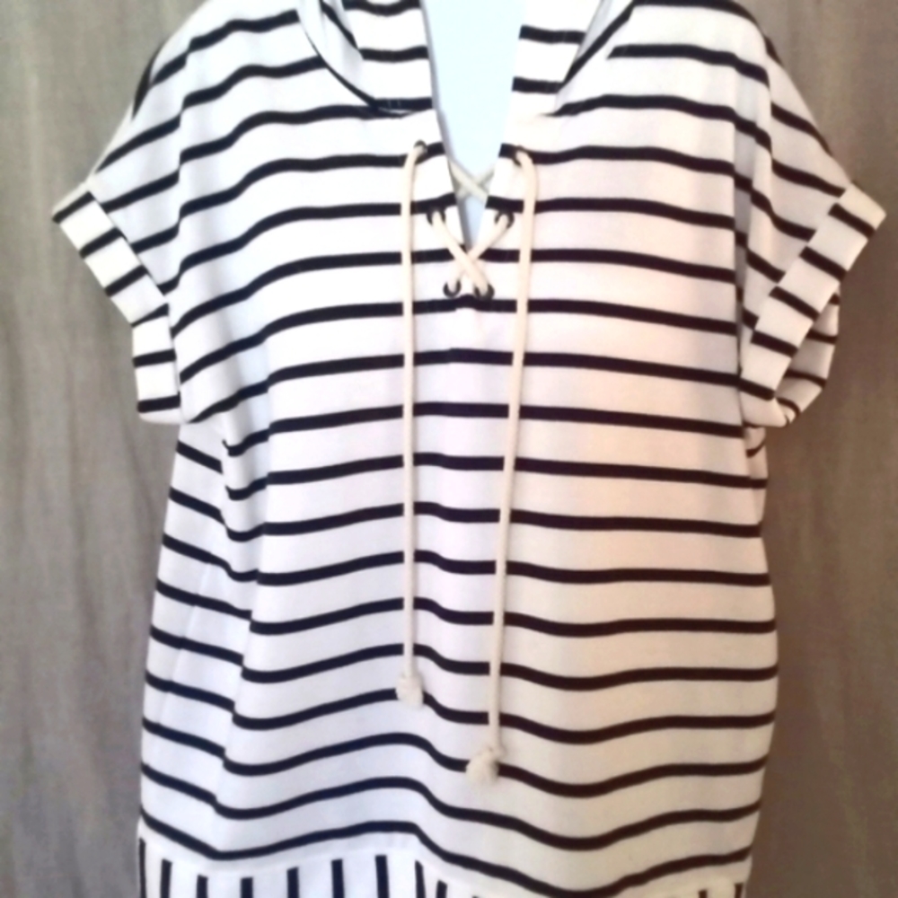 Jane and Delancey Hooded Top, Size M